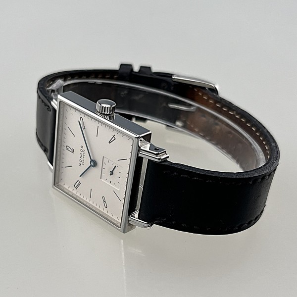 Nomos Glashütte Tetra, Stahlgehäuse, Lederarmband, Handaufzug, ZB creme weiß, Ref. 406