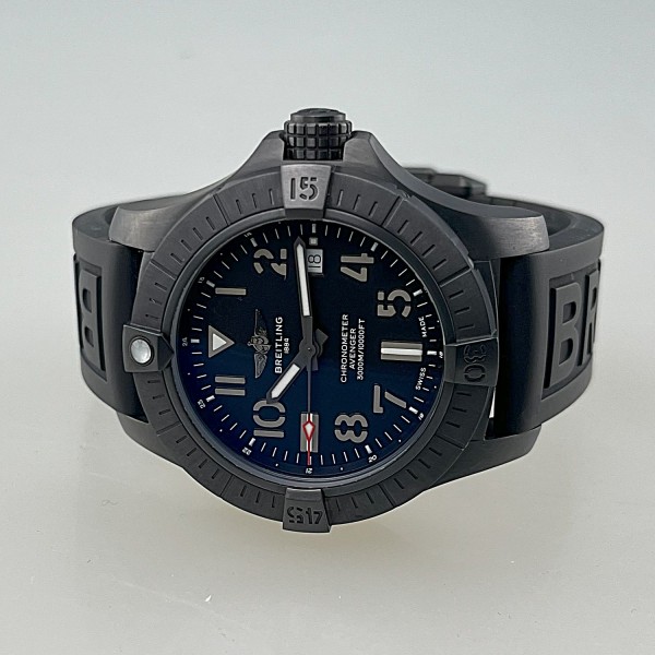 Breitling AVENGER AUTOMATIC SEAWOLF, Night Misssion, Titan, 45 mm, Zifferblatt schwarz, plus Kautsch