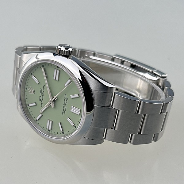 Rolex Oyster Perpetual 41, Ref. 134300-0006, LC100, 41 mm, Zifferblatt Pistachio, Index, Oyster-Armb
